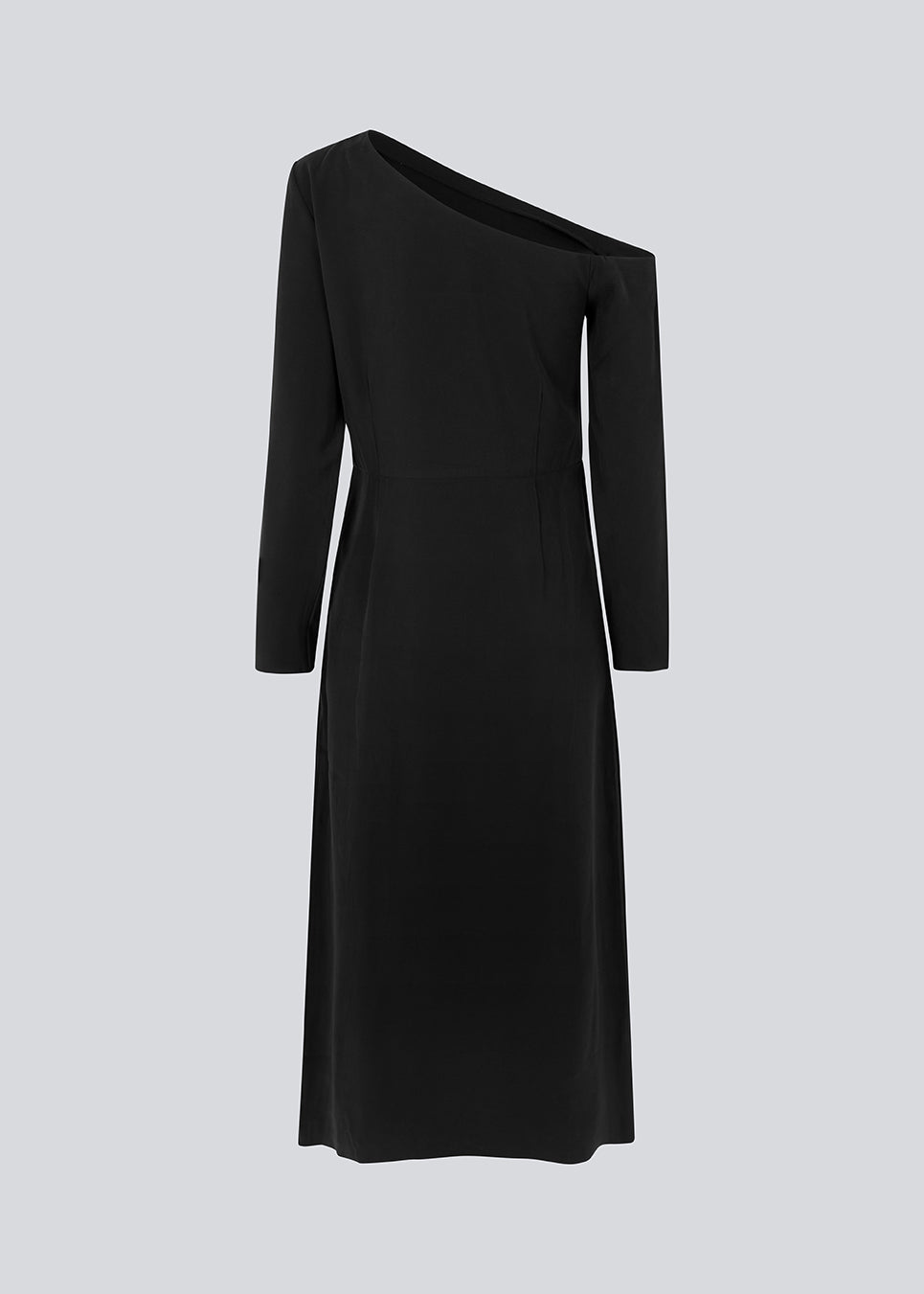 Midi dress designed in an EcoVero viscose quality. FanyaMD long dress has a normal fit with asymmetrical long sleeves with a bare shoulder, cutline at the waist and a slit in front. The model is 175 cm and wears a size S/36.