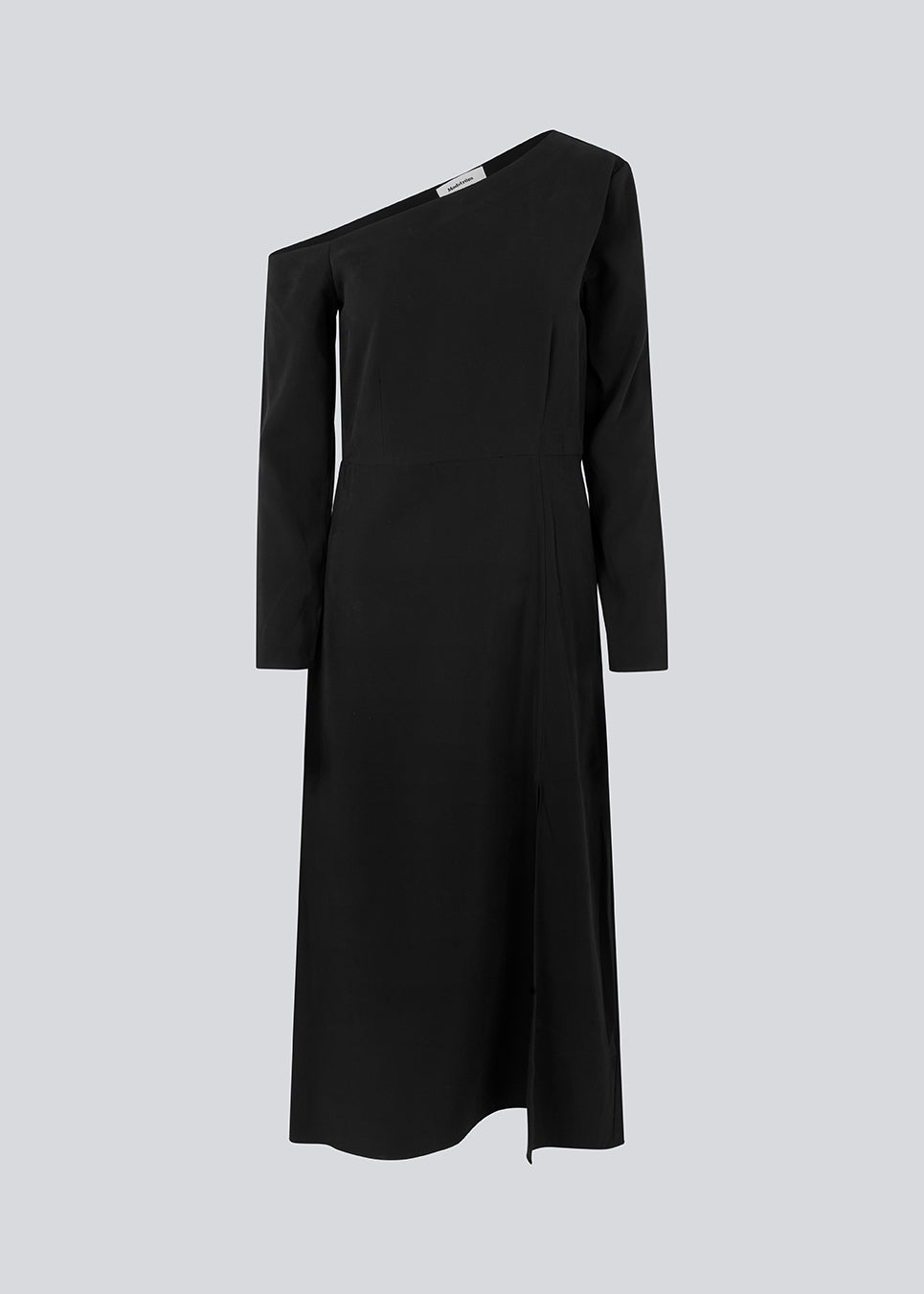 Midi dress designed in an EcoVero viscose quality. FanyaMD long dress has a normal fit with asymmetrical long sleeves with a bare shoulder, cutline at the waist and a slit in front. The model is 175 cm and wears a size S/36.