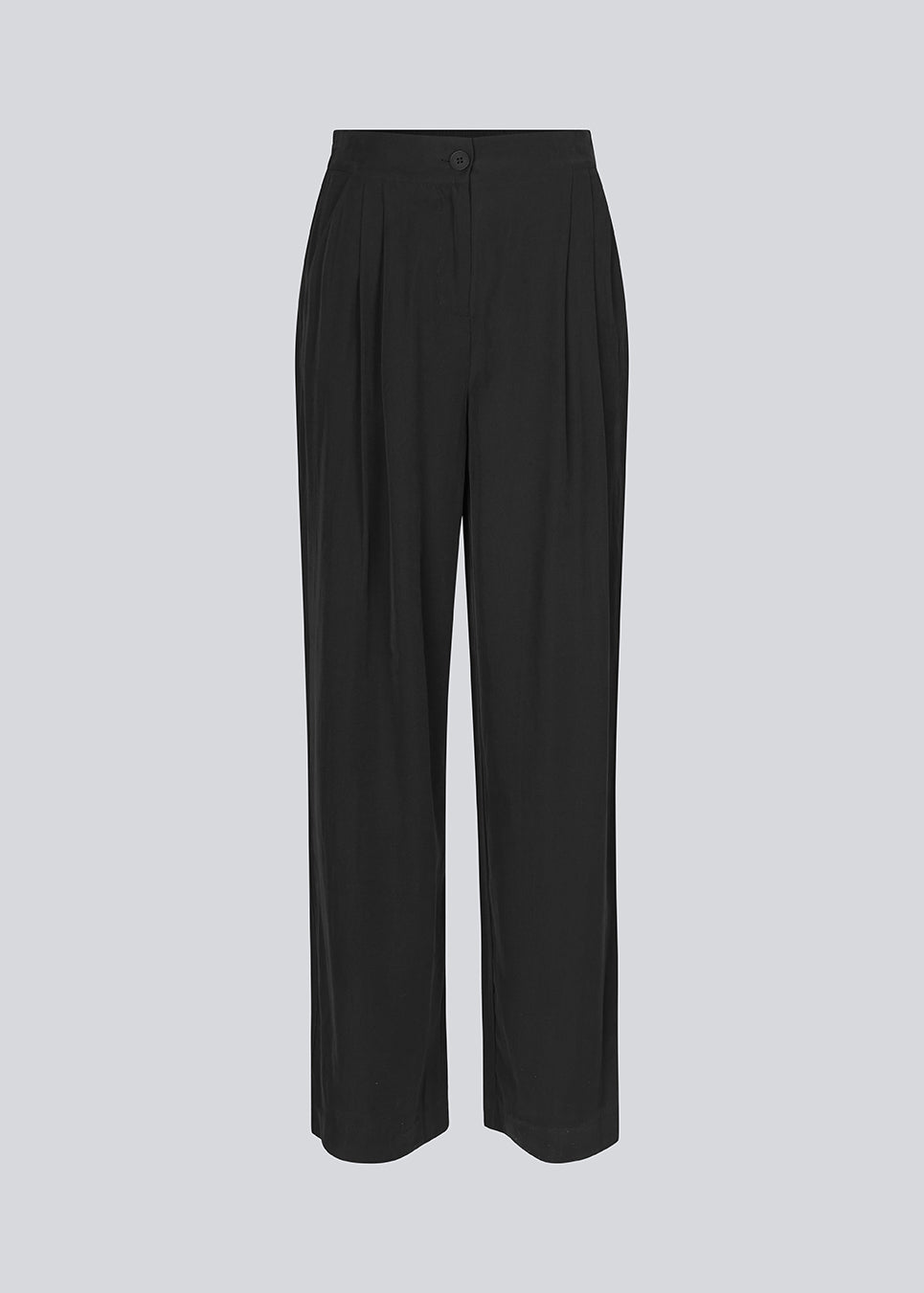 FanyaMD pants in black have a menswear-inspired look with straight, wide legs, a high waist with zip fly and button and elastication in back. Doubble pleat in front and side pockets. 