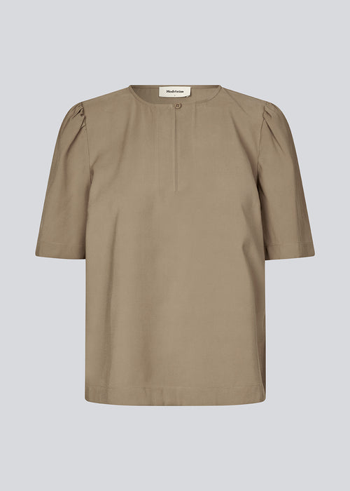 Top in light brown with short sleeves and a relaxed fit. FanyaMD SS top has an opening in front with a button closure.