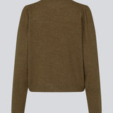 Fine knit jumper in the color Breen with a normal fit and round neckline. FaroMD o-neck is designed with long sleeves with ruching and a slight puff with rib trimmings. The model is 175 cm and wears a size S/36.