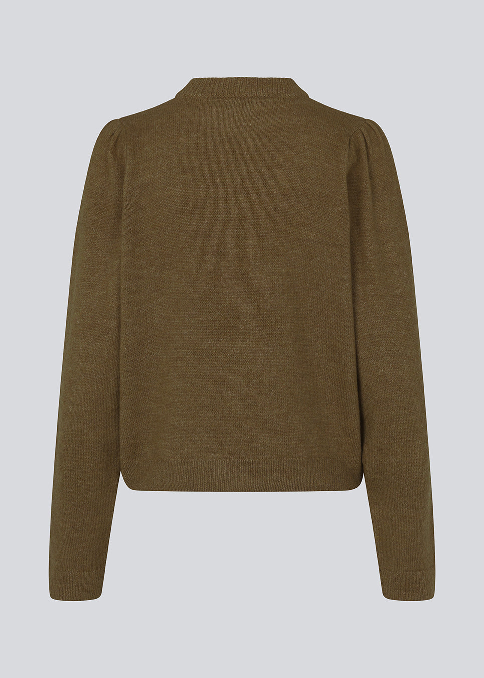 Fine knit jumper in the color Breen with a normal fit and round neckline. FaroMD o-neck is designed with long sleeves with ruching and a slight puff with rib trimmings. The model is 175 cm and wears a size S/36.