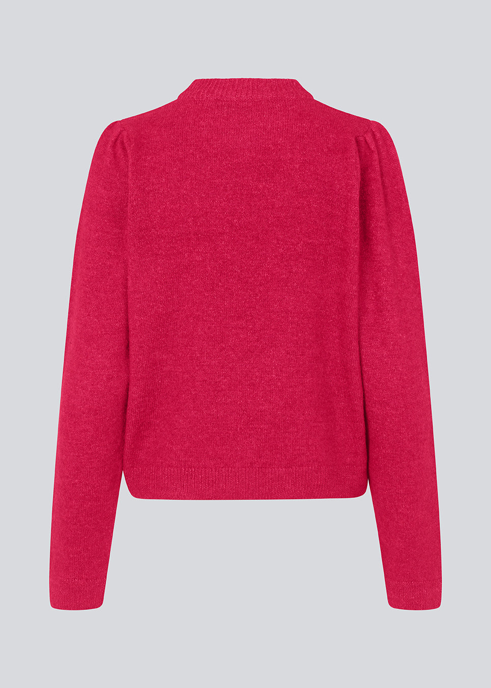 Fine knit jumper in pink with a normal fit and round neckline. FaroMD o-neck is designed with long sleeves with ruching and a slight puff with rib trimmings. The model is 175 cm and wears a size S/36.