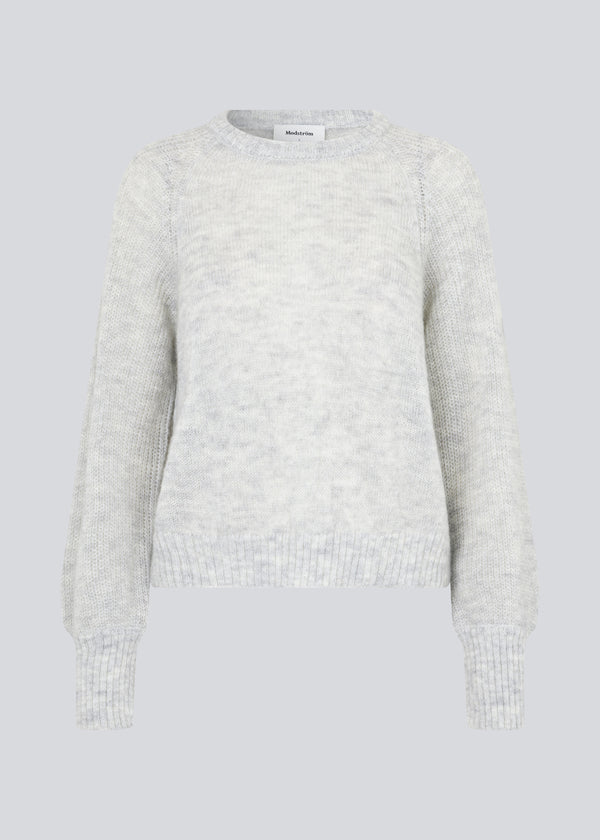 Jumper in a soft and fluffy mohair quality. FathiaMD o-neck has a relaxed shape with round neckline, wide raglan sleeves and ribbed trimmings. The model is 175 cm and wears a size S/36.