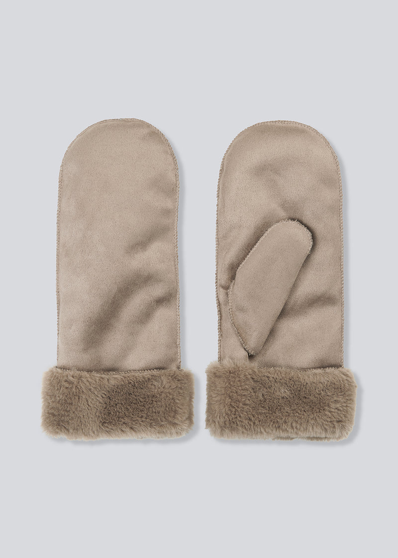 Gloves in beige in a soft faux suede material with faux fur details. 