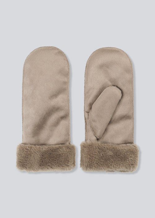 Gloves in beige in a soft faux suede material with faux fur details. 