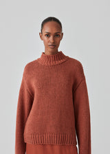 Oversized knit with dropped shoulders and long sleeves. FelipeMD t-neck has a high neck with ribbed trimmings on the neckline and hem of sleeves. The model is 175 cm and wears a size S/36.