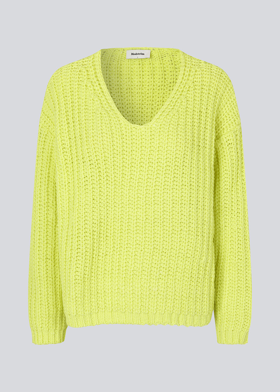 Chunky knit with a relaxed shape in the color Limonade. FelipeMD v-neck has a v-neckline, long sleeves and ribbed trimmings at the hems. The model is 175 cm and wears a size S/36.