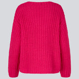 Chunky pink knit with a relaxed shape. FelipeMD v-neck has a v-neckline, long sleeves and ribbed trimmings at the hems. The model is 175 cm and wears a size S/36.