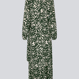 Midi dress in printed EcoVero viscose with v-neckline and wrap detail in front. FernMD print wrap dress has a wide tie belt at the waist and long balloon sleeves. The model is 175 cm and wears a size S/36.