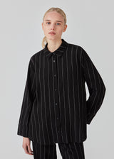 Striped shirt in linen mix with collar, buttons in front and yoke on the back. FiaMD shirt has a relaxed fit with long, wide sleeves.