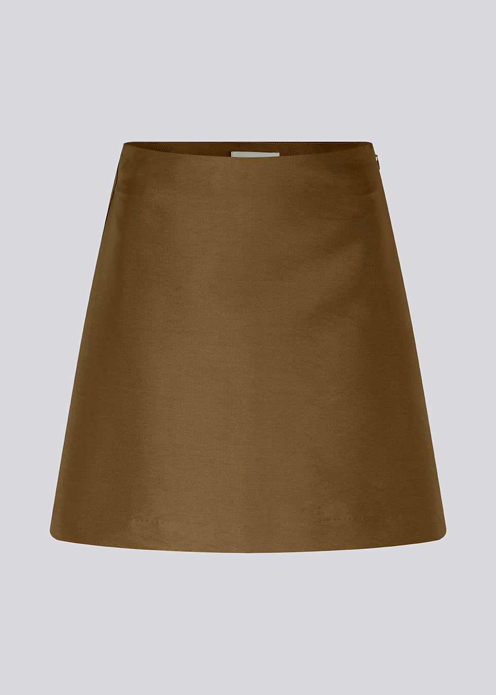 Short skirt made from a heavy, shiny material. FloMD skirt has an A-line silhouette and a hidden zipper at one side. Lined. The model is 175 cm and wears a size S/36.