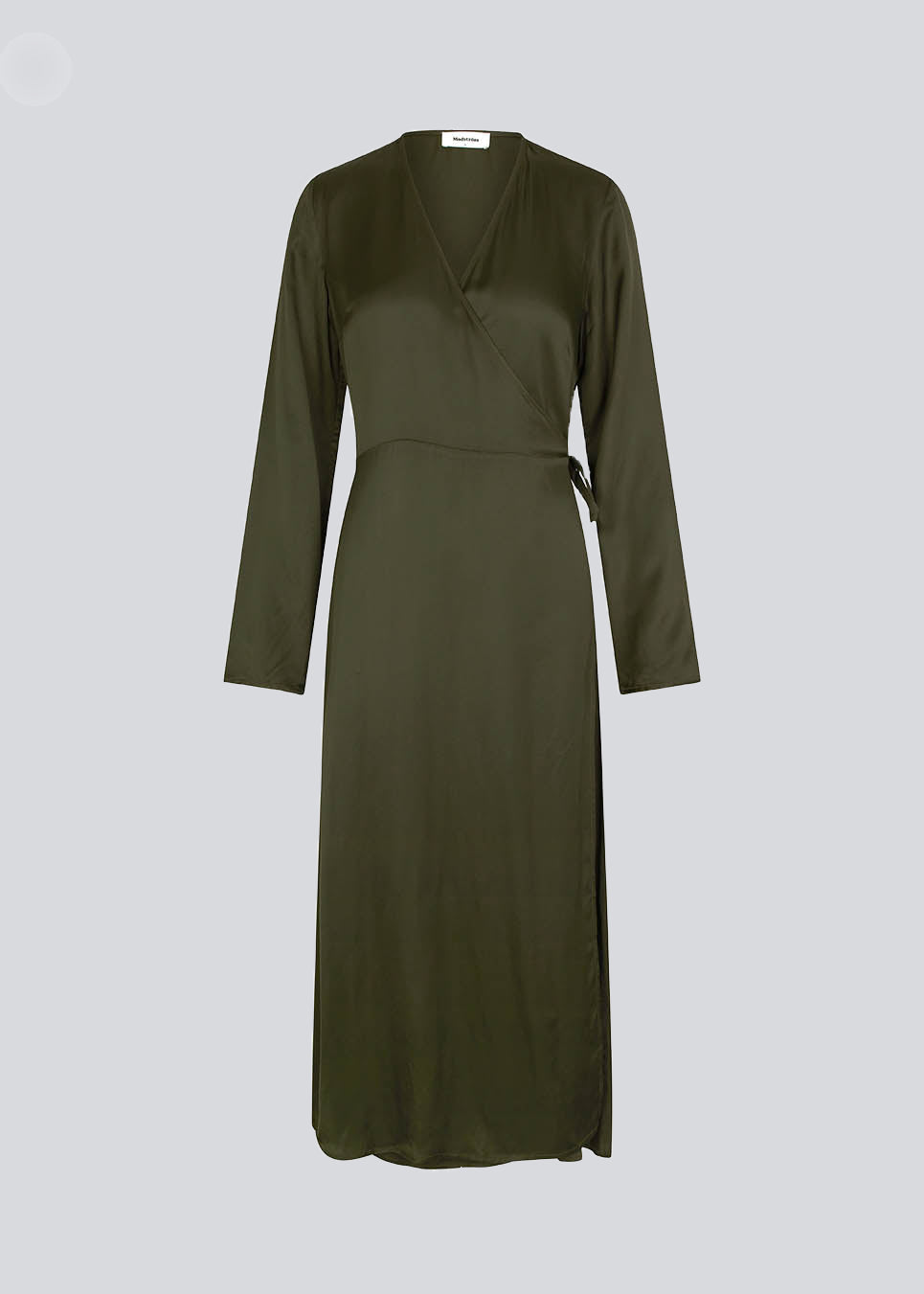 Long dress in dark green in a satin-woven EcoVero viscose blend. FloreMD wrap dress has a v-neckline and wrap detail with a thin tie belt. Long sleeves with a slit at the hem. 