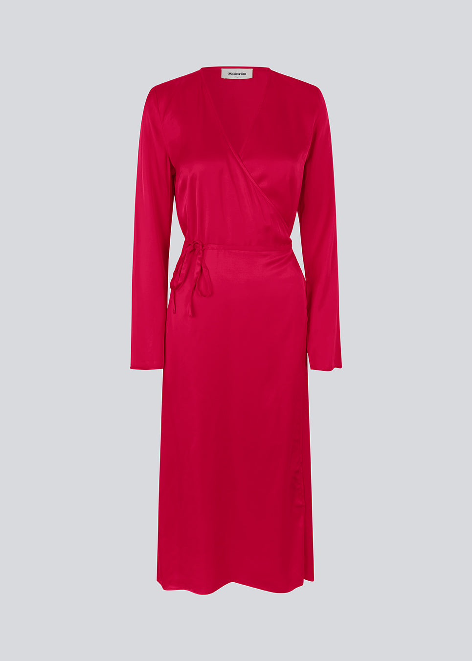 Long dress in pink in a satin-woven EcoVero viscose blend. FloreMD wrap dress has a v-neckline and wrap detail with a thin tie belt. Long sleeves with a slit at the hem. The model is 175 cm and wears a size S/36.