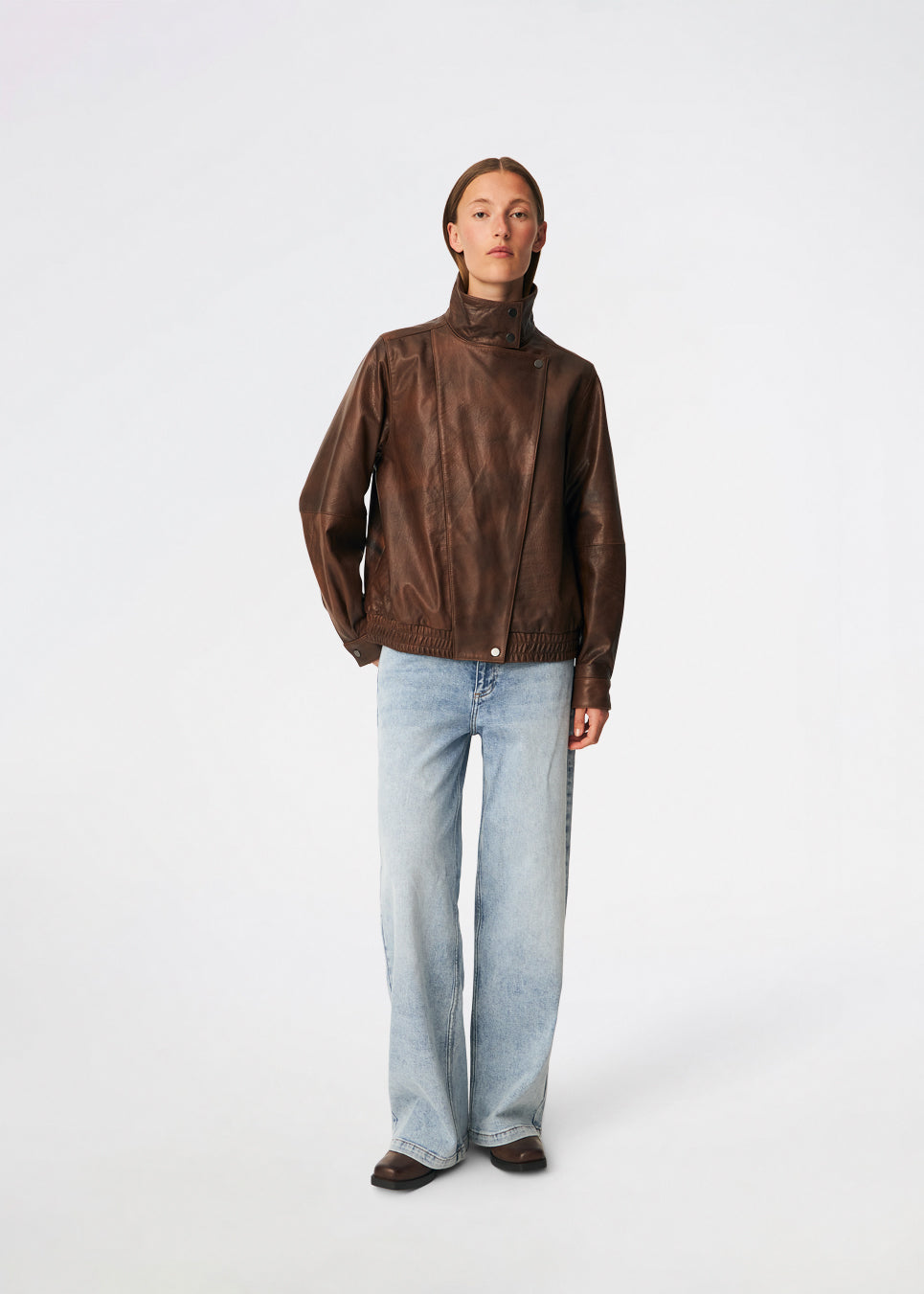 Forestmd jacket is designed in a relaxed silhouette with a high stand collar, concealed asymmetrical closure, and elasticated hem for a cool bomber-inspired look. The textured leather-look finish adds character, while the oversized fit makes it a versatile outerwear piece that effortlessly elevates both casual and dressed-up outfits.
