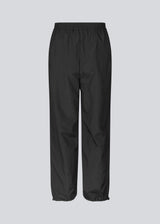 Parachute black pants in nylon with a relaxed fit. FumikoMD pants have a regular waist with elastic, wide legs and elastic drawstring at the waist. 