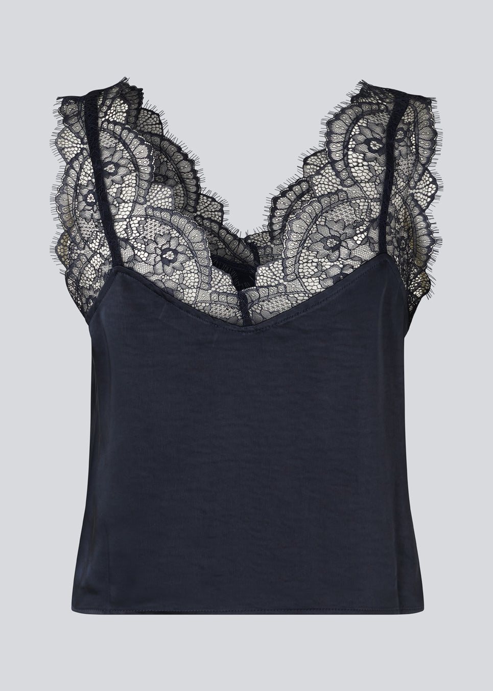 Satin top with a soft drape. FuniMD top is detailed with lacing on the straps and neckline in front and back. The model is 175 cm and wears a size S/36.