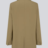 Gale blazer in the color Dune has a classic and elegant design, fulfilled by the beautiful revers collar and a long fit. The blazer has a button closure at the front and a chest pocket at the left side. The model is 177 cm and wears a size S/36.  Style the blazer with matching pants in the same color: Gale pants.