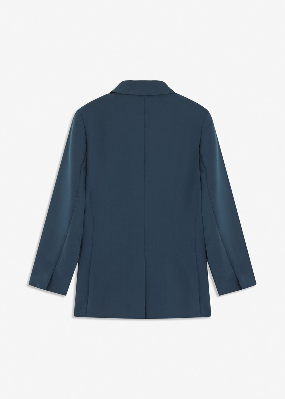Gale blazer in midnight blue has a classic and elegant design, fulfilled by the beautiful revers collar and a long fit. The blazer has button closure at the front and a chest pocket at the left side.