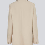 Gale blazer in Powder Sand has a classic and elegant design, fulfilled by the beautiful revers collar and a long fit. The blazer has button closure at the front and a chest pocket at the left side.
