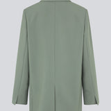 Gale blazer in soft green has a classic and elegant design, fulfilled by the beautiful revers collar and a long fit. The blazer has button closure at the front and a chest pocket at the left side. The model is 175 cm and wears a size S/36.