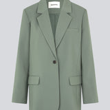 Gale blazer in soft green has a classic and elegant design, fulfilled by the beautiful revers collar and a long fit. The blazer has button closure at the front and a chest pocket at the left side. The model is 175 cm and wears a size S/36.