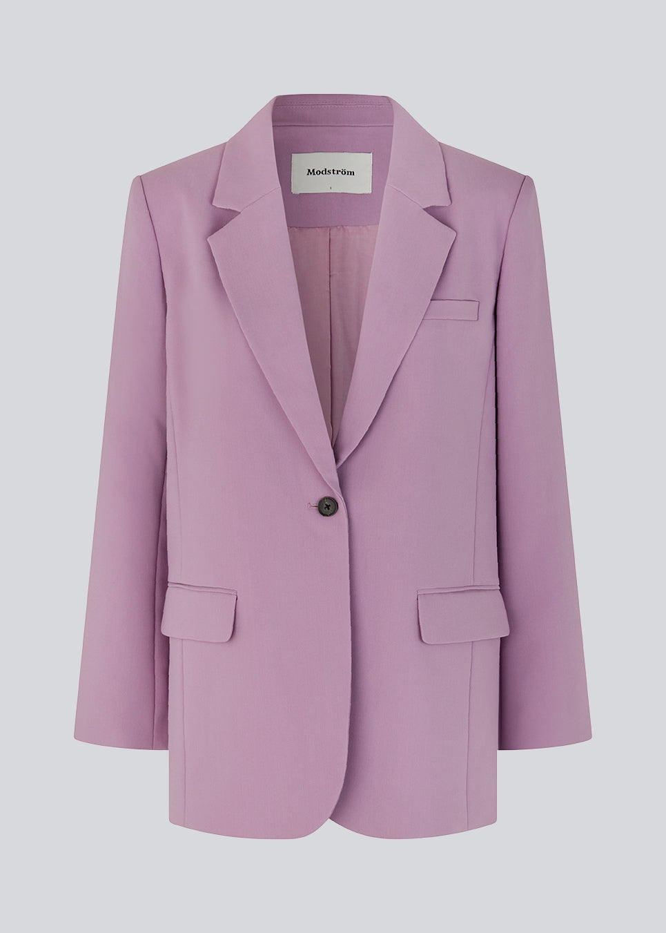 Gale blazer in the color valerian has a classic and elegant design, fulfilled by the beautiful revers collar and a long fit. The blazer has button closure at the front and a chest pocket at the left side.