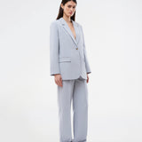 Gale blazer has a classic and elegant design, fulfilled by the beautiful revers collar and a long fit. The blazer has button closure at the front and a chest pocket at the left side. 