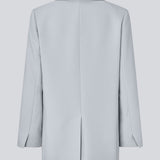 Gale blazer has a classic and elegant design, fulfilled by the beautiful revers collar and a long fit. The blazer has button closure at the front and a chest pocket at the left side. 