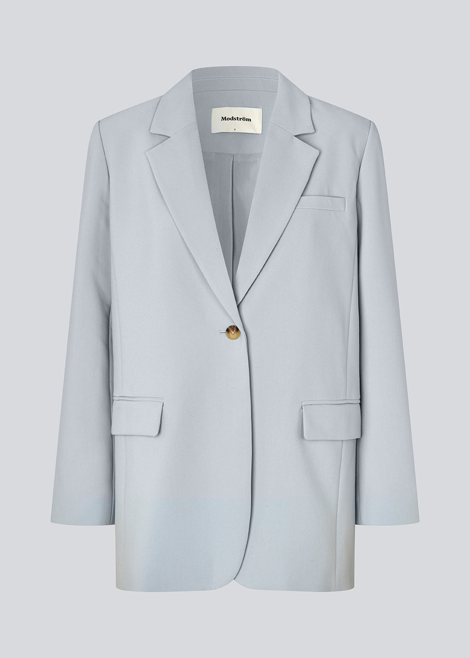 Gale blazer has a classic and elegant design, fulfilled by the beautiful revers collar and a long fit. The blazer has button closure at the front and a chest pocket at the left side. 