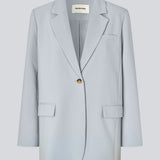 Gale blazer has a classic and elegant design, fulfilled by the beautiful revers collar and a long fit. The blazer has button closure at the front and a chest pocket at the left side. 