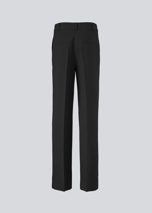 Gale pants in Black have a classic design. The pants have straight, wide legs with pressfolds, which creates an elegant look. Buy Gale Blazer or GaleMD straight blazer in the same color that fits the pants. These pants have a spacious fit. We recommend sizing down.