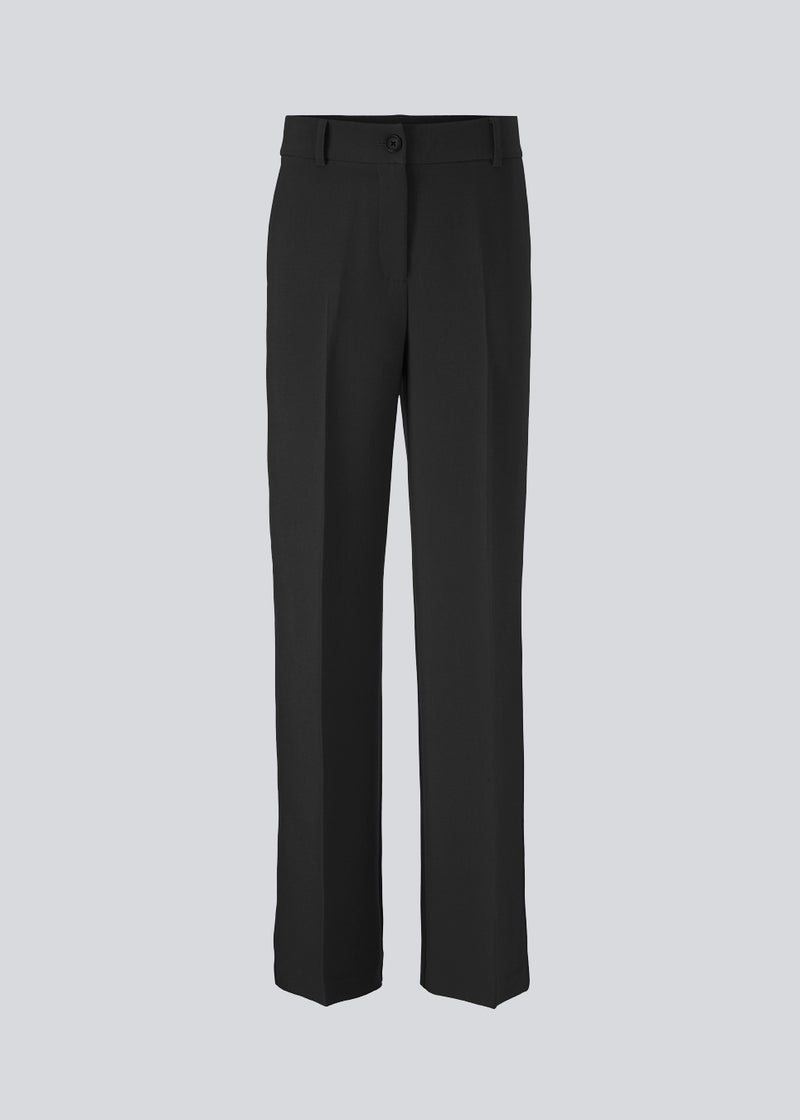 Gale pants in Black have a classic design. The pants have straight, wide legs with pressfolds, which creates an elegant look. Buy Gale Blazer or GaleMD straight blazer in the same color that fits the pants. These pants have a spacious fit. We recommend sizing down.