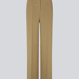 Gale pants in the color Dune have a classic design. The pants have straight, wide legs with press folds, which creates an elegant look. The model is 177 cm and wears a size S/36.  Style the pants with a matching blazer in the same color: Gale blazer.