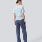 Gale pants has a classic design. The pants has straight, wide legs with pressfolds, which creates an elegant look. The model is 175 cm and wears a size S/36.