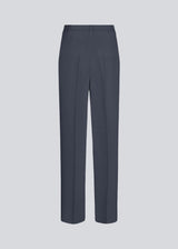 Gale pants has a classic design. The pants has straight, wide legs with pressfolds, which creates an elegant look. The model is 175 cm and wears a size S/36.