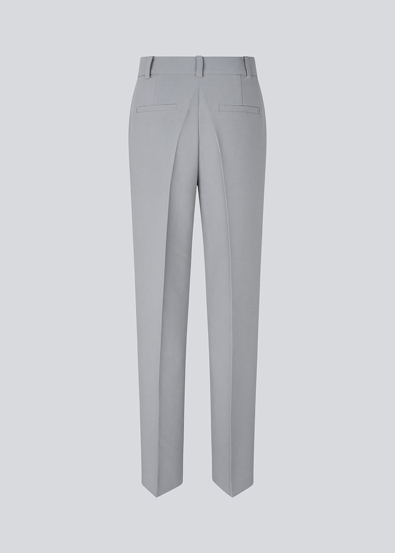 Gale pants has a classic design. The pants has straight, wide legs with pressfolds, which creates an elegant look. 