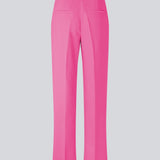 Gale pants has a classic design. The pants has straight, wide legs with pressfolds, which creates an elegant look.  These pants have a spacious fit. We recommend sizing down.