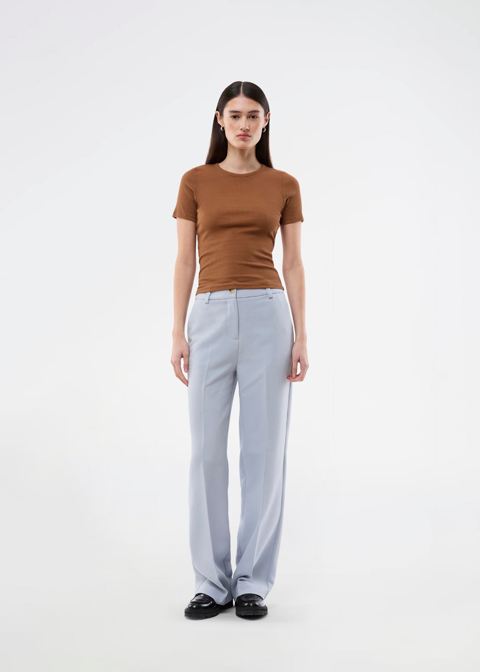 Gale pants has a classic design. The pants has straight, wide legs with pressfolds, which creates an elegant look.