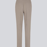 Gale straight pants is a menswear inspired style with straight, slim legs. The design of the pants is kept classic with pressfolds and a high waist. The model is 173 cm and wears a size S/36. 