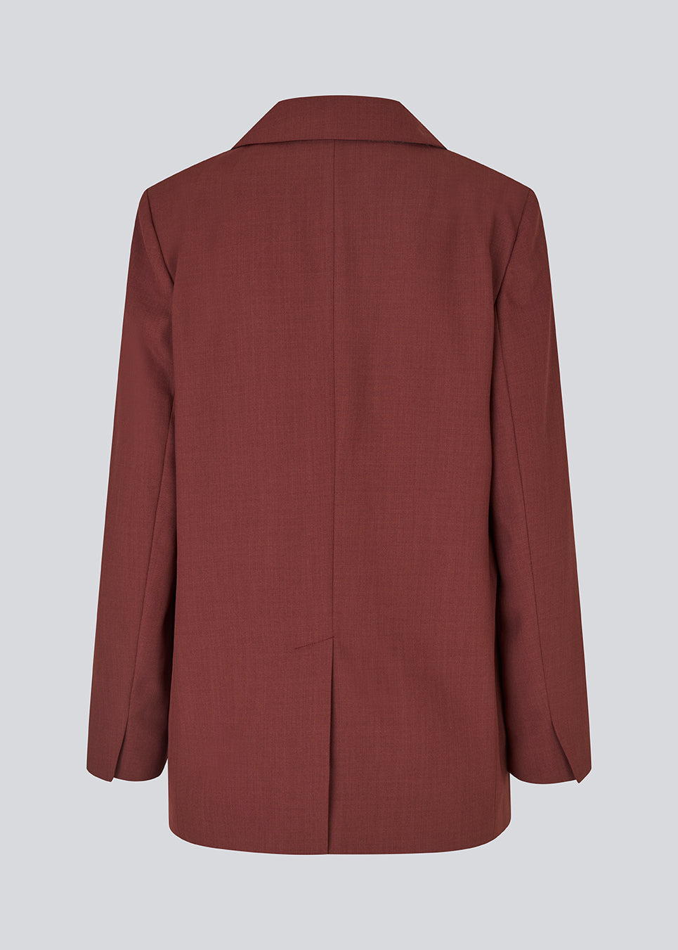 GaleMD 2 blazer in red features the classic and well-known Gale design, but in a lighter quality. The blazer has a button closure in front and a chest pocket on the left side. The model is 175 cm and wears a size S/36.
