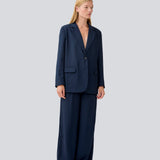 Nany pants in our classic gale-design, but in a lighter material. GaleMD 2 wide pants has wide legs with pleats and side pockets.