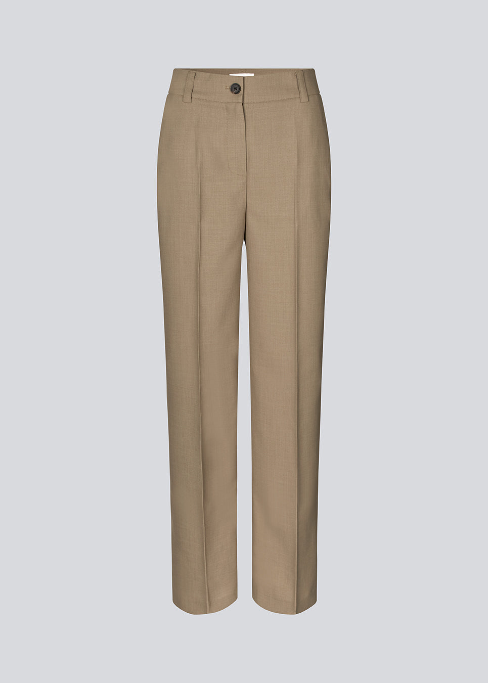 GaleMD 2 pants in light brown feature the classic Gale design, but in light quality. The pants have straight, wide legs with creases for an elegant look. The model is 175 cm and wears a size S/36.