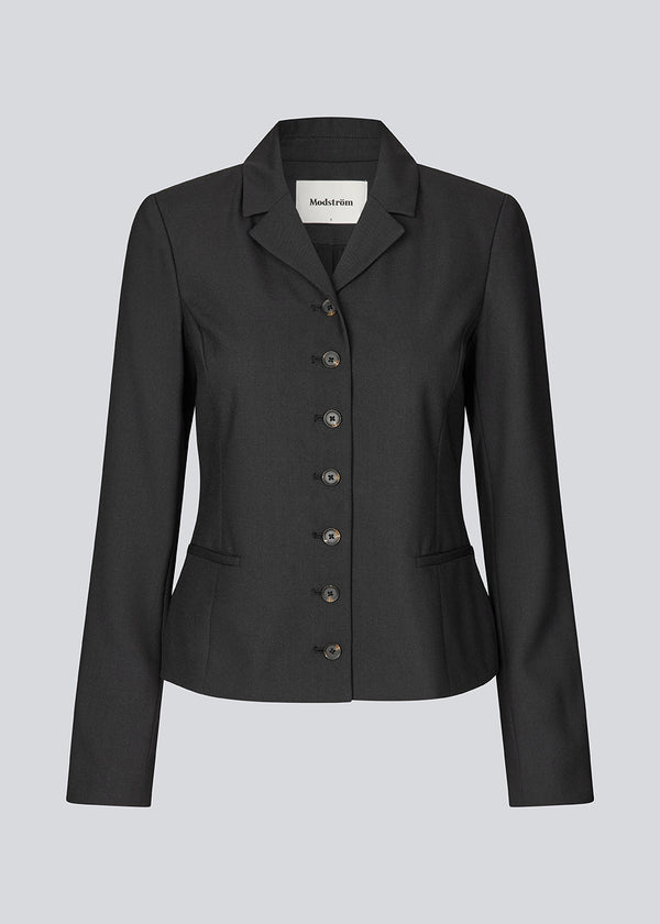 GaleMD 2 blazer features the classic Gale design, but in a lighter quality. The blazer if fitted, slightly cropped, has a button closure and two pockets in front.