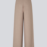 Pants in our classic gale-design, but in a lighter material. GaleMD 2 wide pants has wide legs with pleats and side pockets.