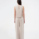 Our classic Gale Wide model in linen quality. The GaleMD Linen Wide Pants feature a regular waist with front pleats and wide, long legs. Decorative welt pockets at the back and side pockets provide a modern and elegant look.