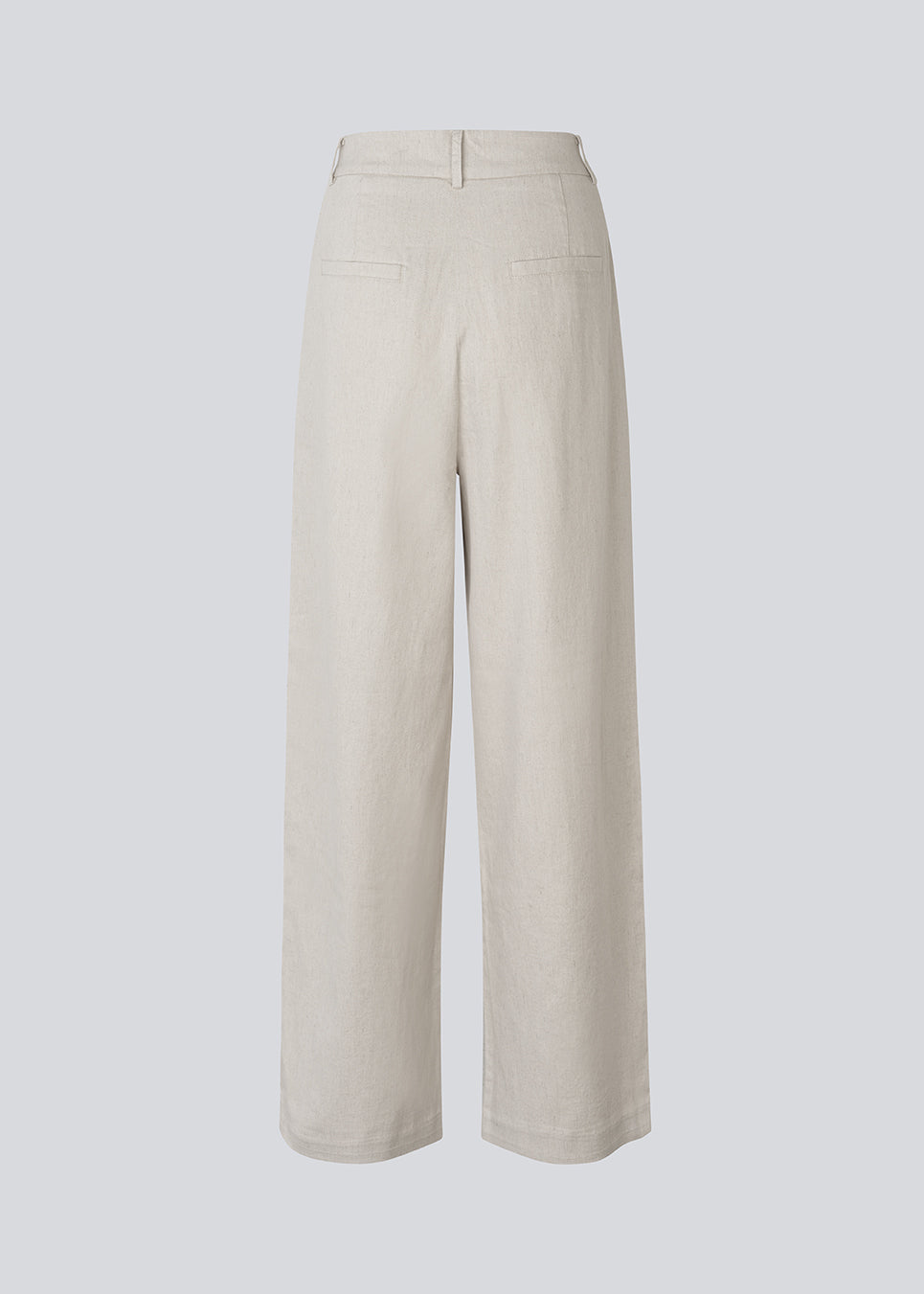 Our classic Gale Wide model in linen quality. The GaleMD Linen Wide Pants feature a regular waist with front pleats and wide, long legs. Decorative welt pockets at the back and side pockets provide a modern and elegant look.