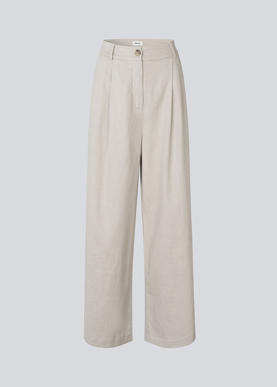 Our classic Gale Wide model in linen quality. The GaleMD Linen Wide Pants feature a regular waist with front pleats and wide, long legs. Decorative welt pockets at the back and side pockets provide a modern and elegant look.