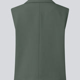 Loose vest in dark green with a collar in our classic gale material. Galemd vest is sleeveless and has a front button closure.&nbsp;