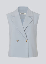 Loose vest with a collar in our classic gale material. Galemd vest is sleeveless and has a front button closure. 